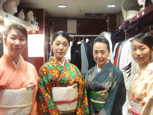 Donne nel tradizionale abito, il kimono