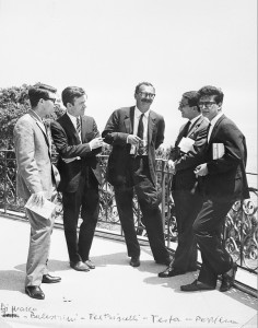 foto gruppo 63 con al centro Giangiacomo Feltrinelli